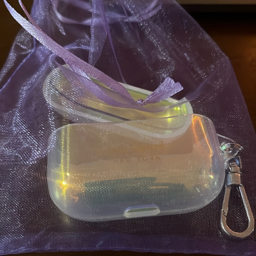 New Kate spade Apple AirPod Pro Case Shiny iridescent w keychain clip silver